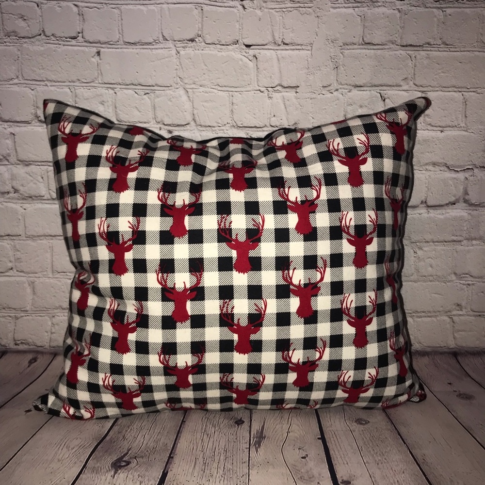 OR 2 FOR 25$  Holiday pillow